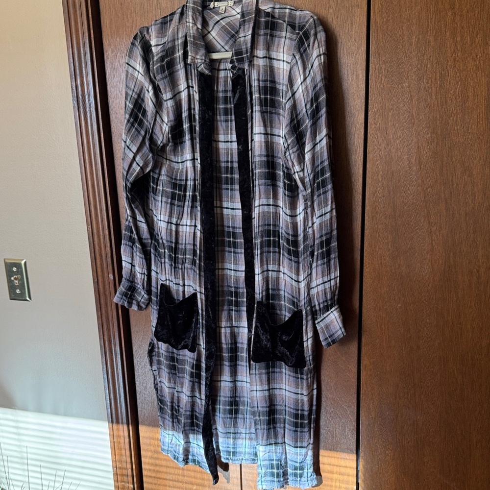 Gimmicks Black and Gray Plaid duster w velvet detail